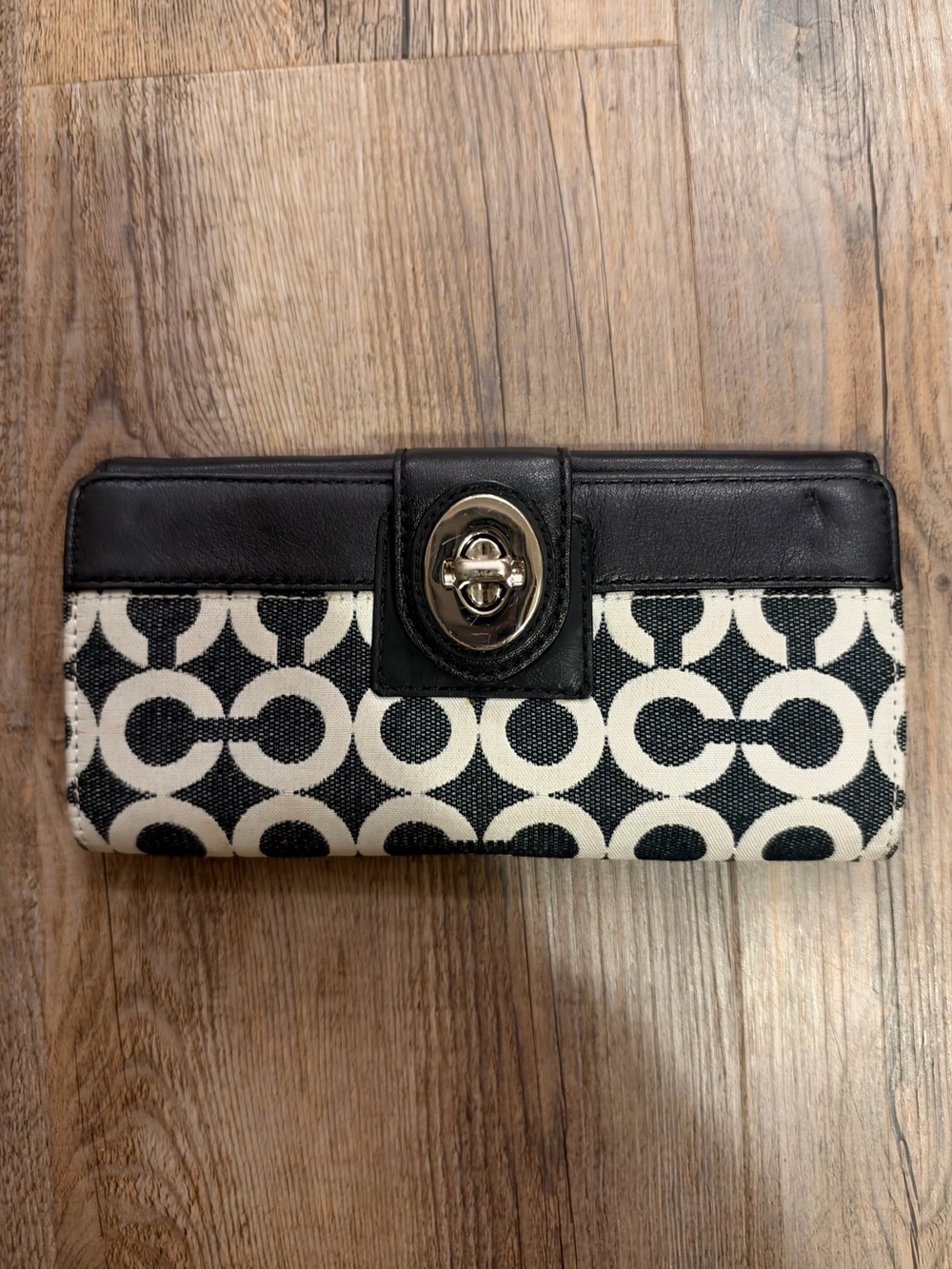 Coach Optic Signature Turnlock Wallet Black & White